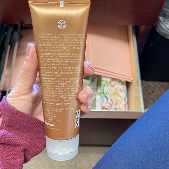 INSTAGLOW sunless tanner - Picture 2 of 3